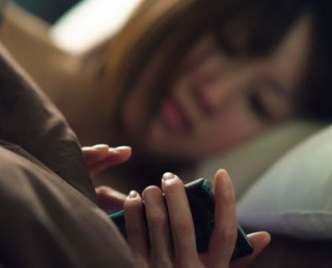 Khi đi ngủ có nên tắt nguồn điện thoại hay không?